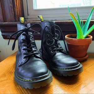 Luana Combat Boots 🖤💛